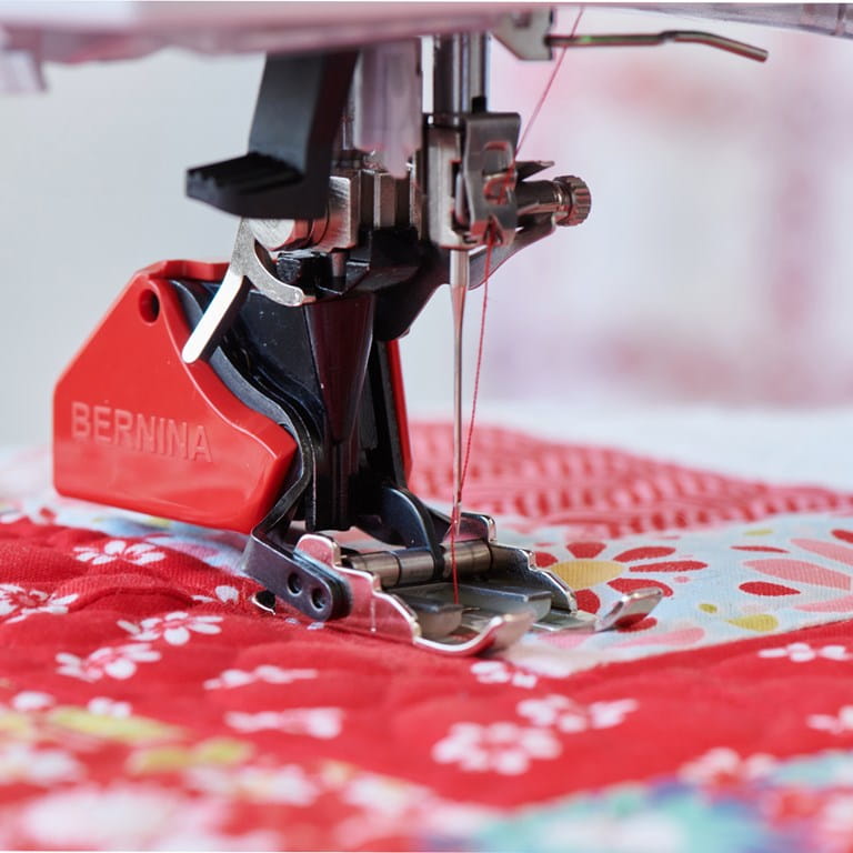 BERNINA 735 Patchwork Edition Limited Edition Red Walking Foot