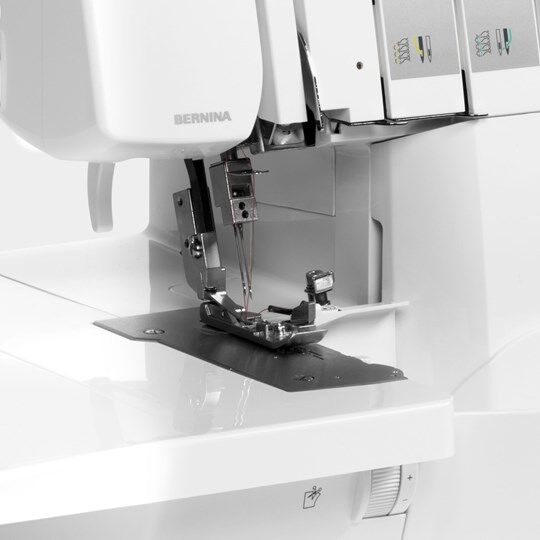 Bernina L 460 Serger,Free-Hand System (FHS),Exact speed control - Quality Sewing & Vacuum