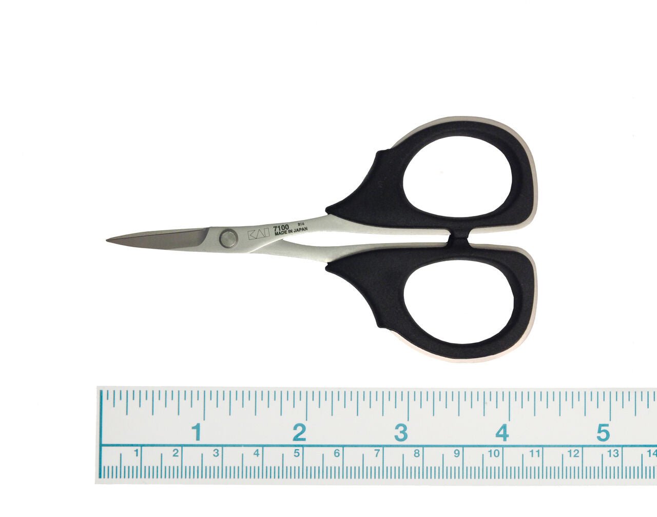 Kai 7100: 4 1/4 Inch Professional Scissors