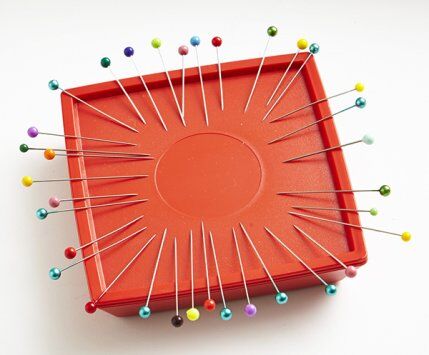 Zirkel Magnetic Pin Cushion -Red