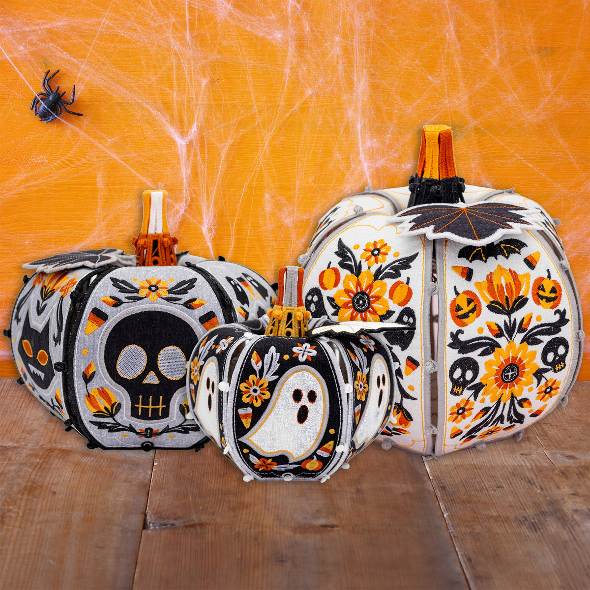 OESD Freestanding Midnight Garden Pumpkins