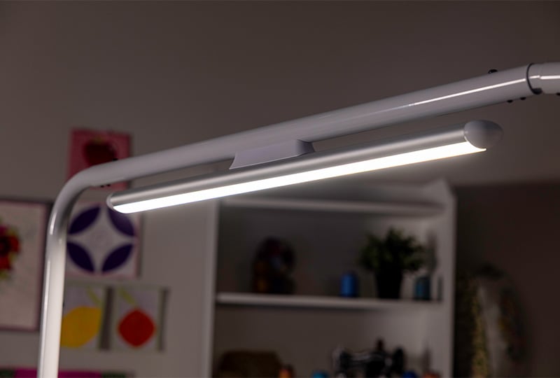 Finesse Aura light bar lit, close view of the light segment
