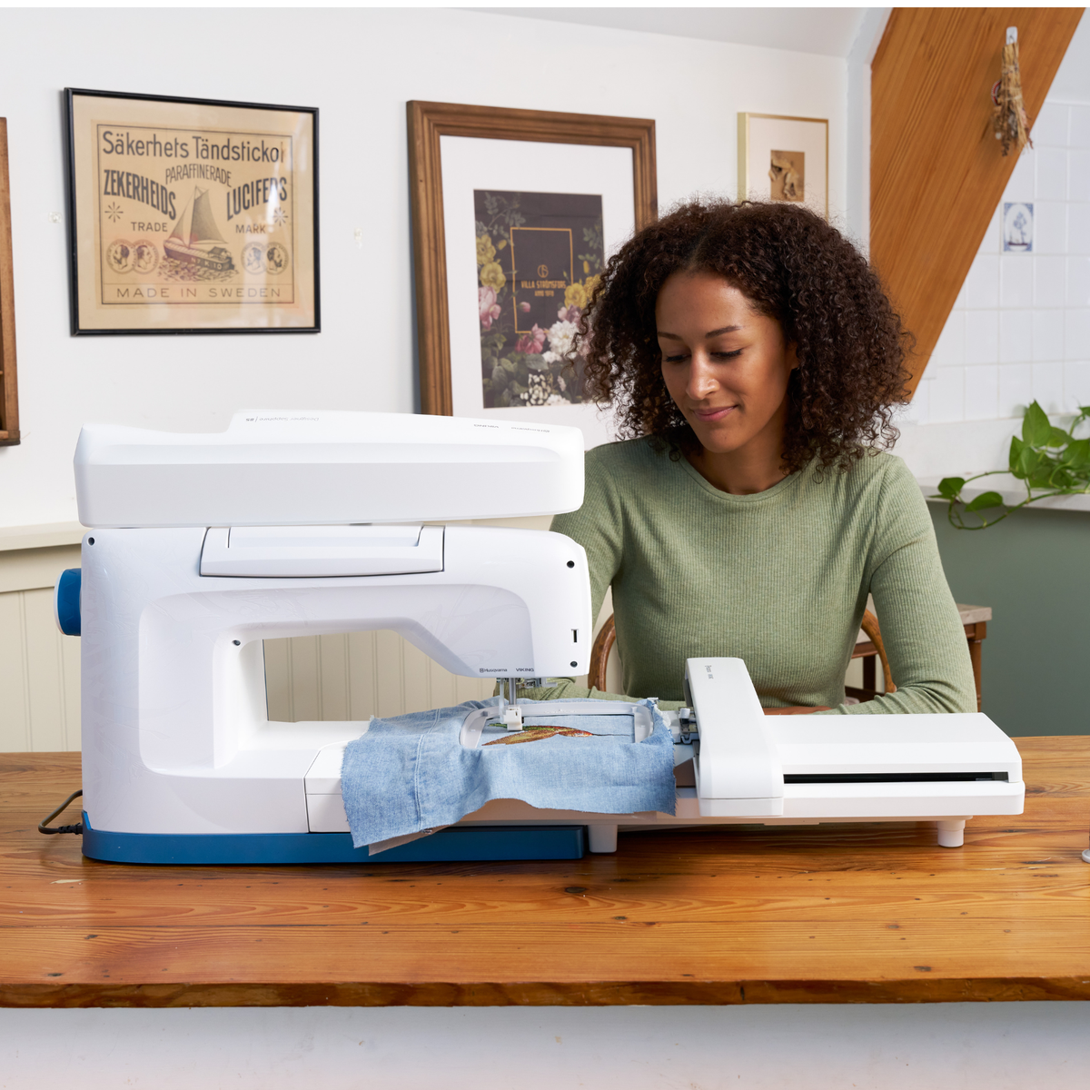 Husqvarna Viking Designer Sapphire 85 sewing and embroidery machine