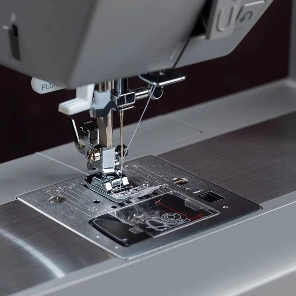 Singer Heavy Duty 6600C needle plate with the transparent top drop-in bobbin cover