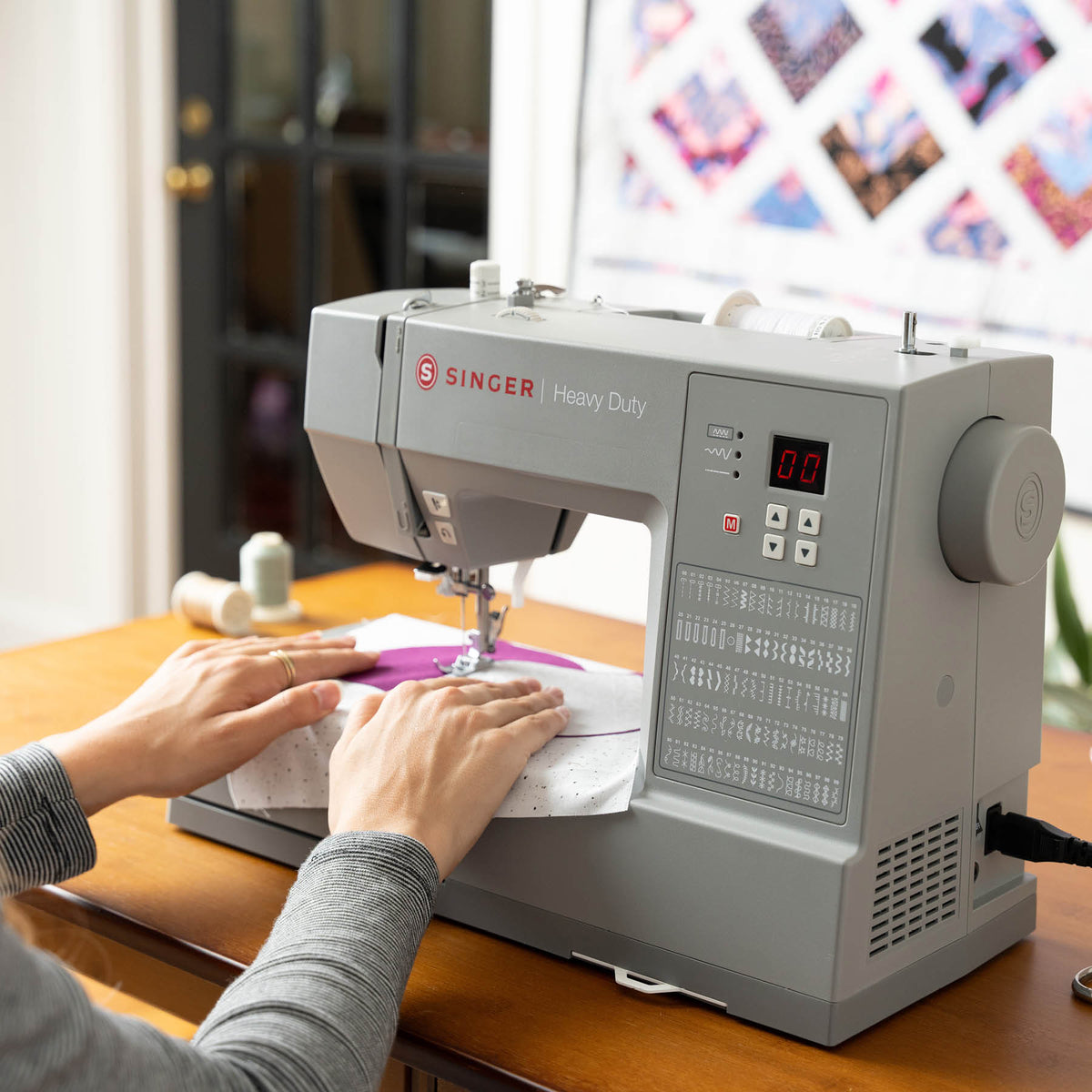 Singer Heavy Duty 6600C display, stitch selection buttons, and stitch chart