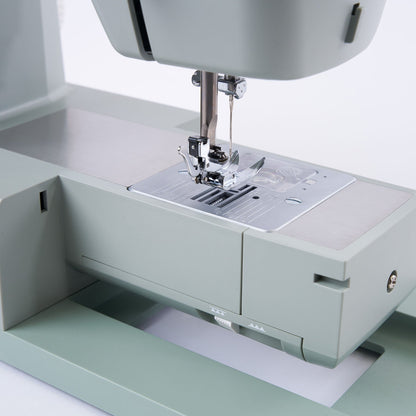 Singer Heavy Duty 4511 Sage needle plate and presser foot