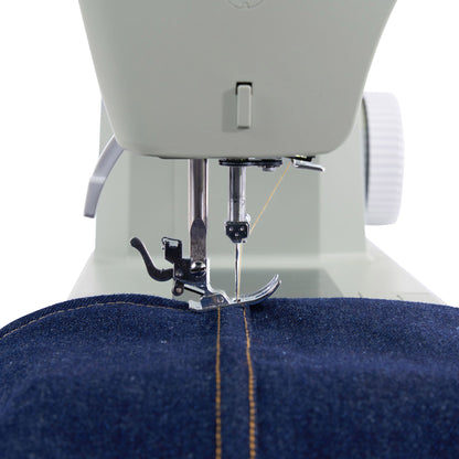 Singer Heavy Duty 4511 Sage stitching a denim seam