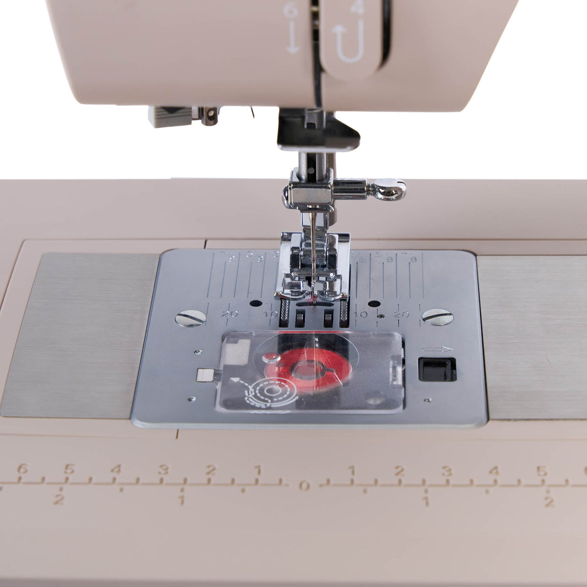 Singer Heavy Duty 4523 stitch plate with a transparent bobbin cover and red bobbin