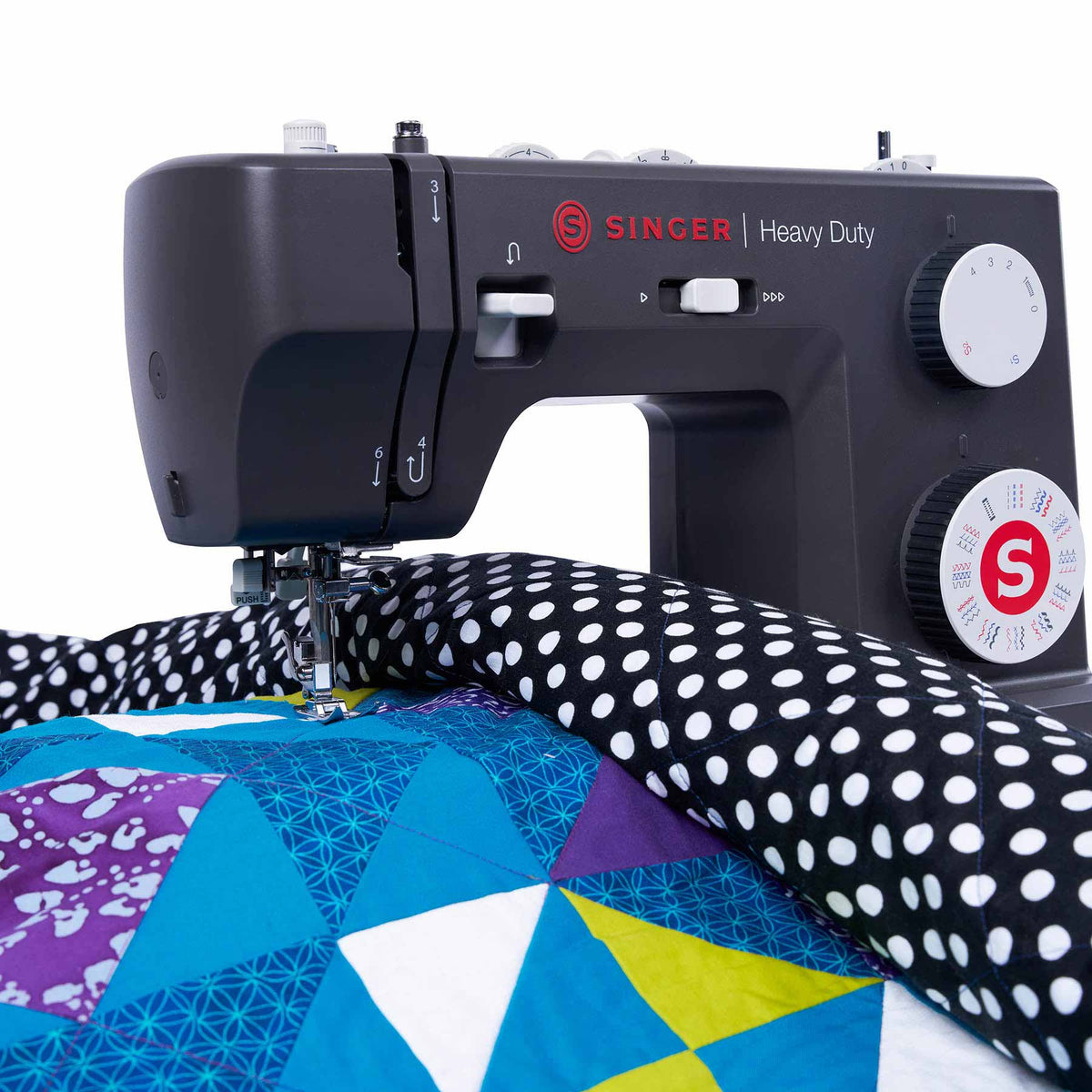 Singer Heavy Duty 4532 with a pieced and quilted project under the arm