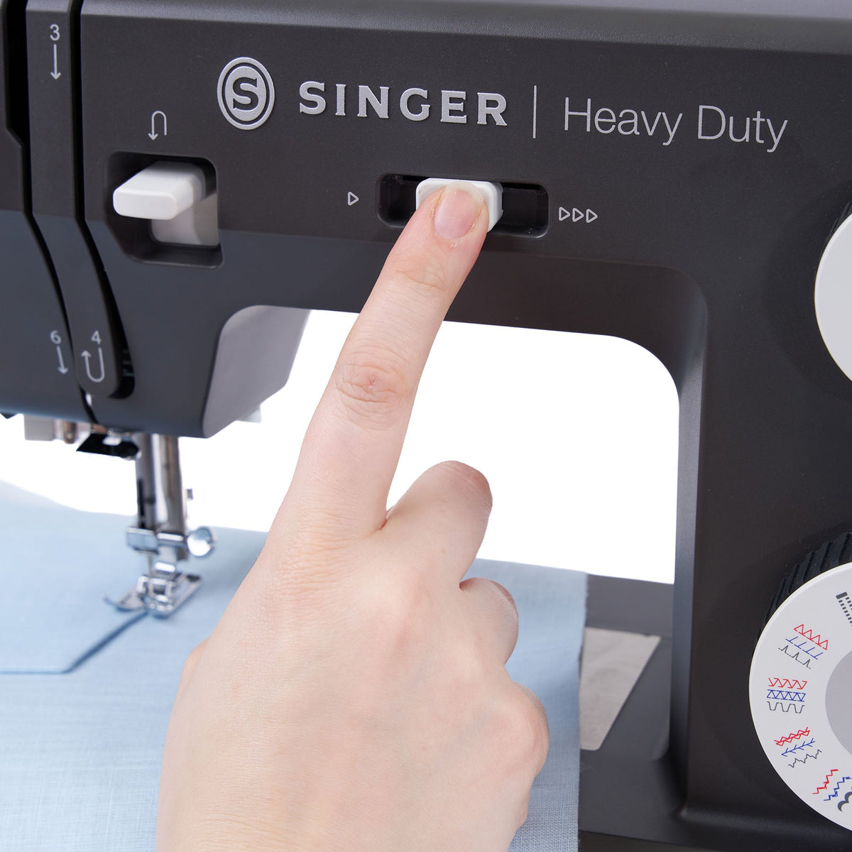 Finger on the speed control slider of the Singer Heavy Duty 4552 Charcoal