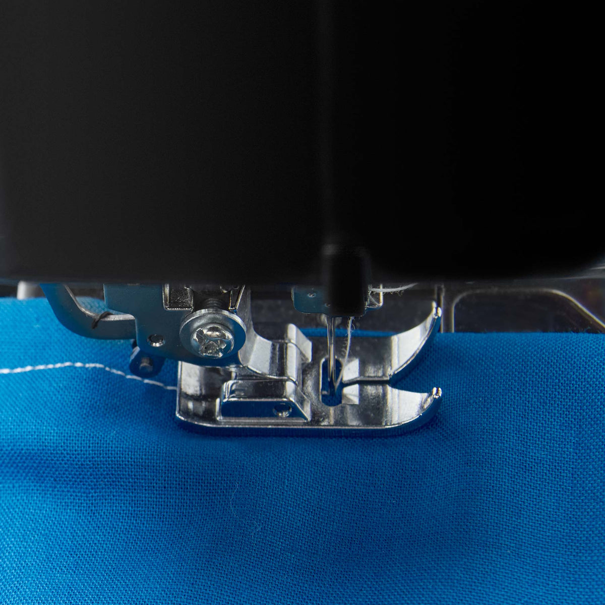 Singer M1000 Black presser foot sewing on blue fabric
