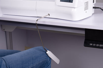 Baby Lock Luna hands-free knee lift