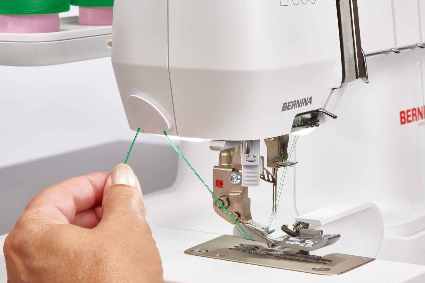 BERNINA L 660 Thread Cutter