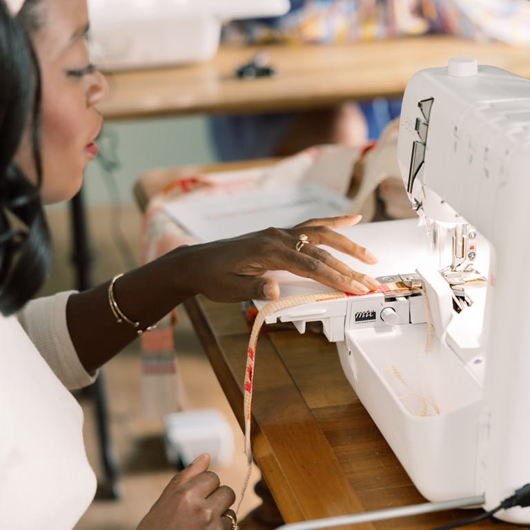 BERNINA L 660 Overlocker Serger (Pre-Order Deposit)