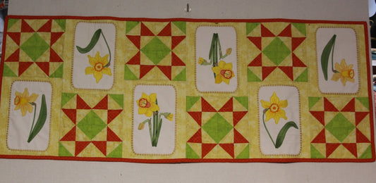 Daffodil Delight Table Runner Class