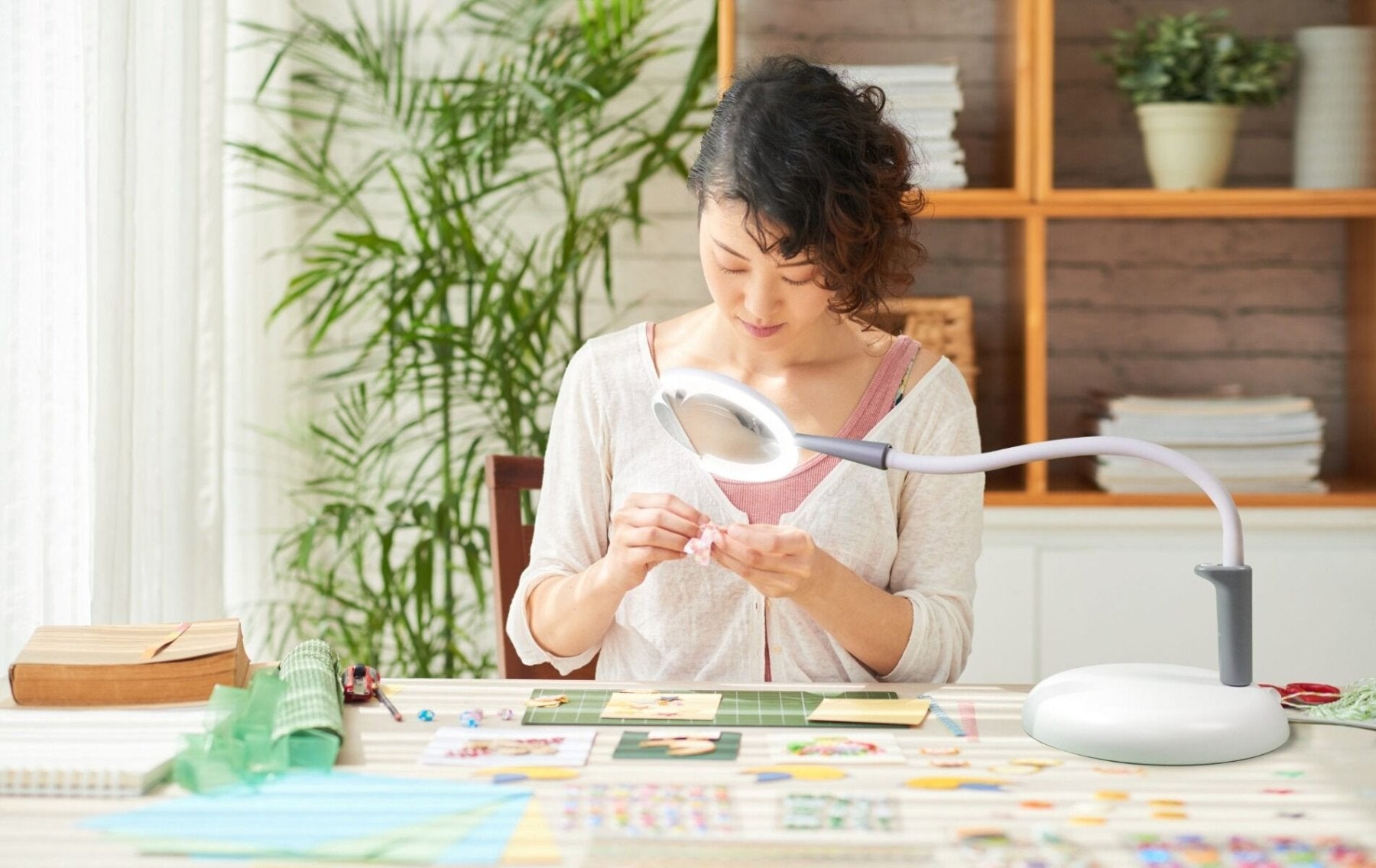 Daylight Magnificent Pro 3-in-1 Magnifying Lamp