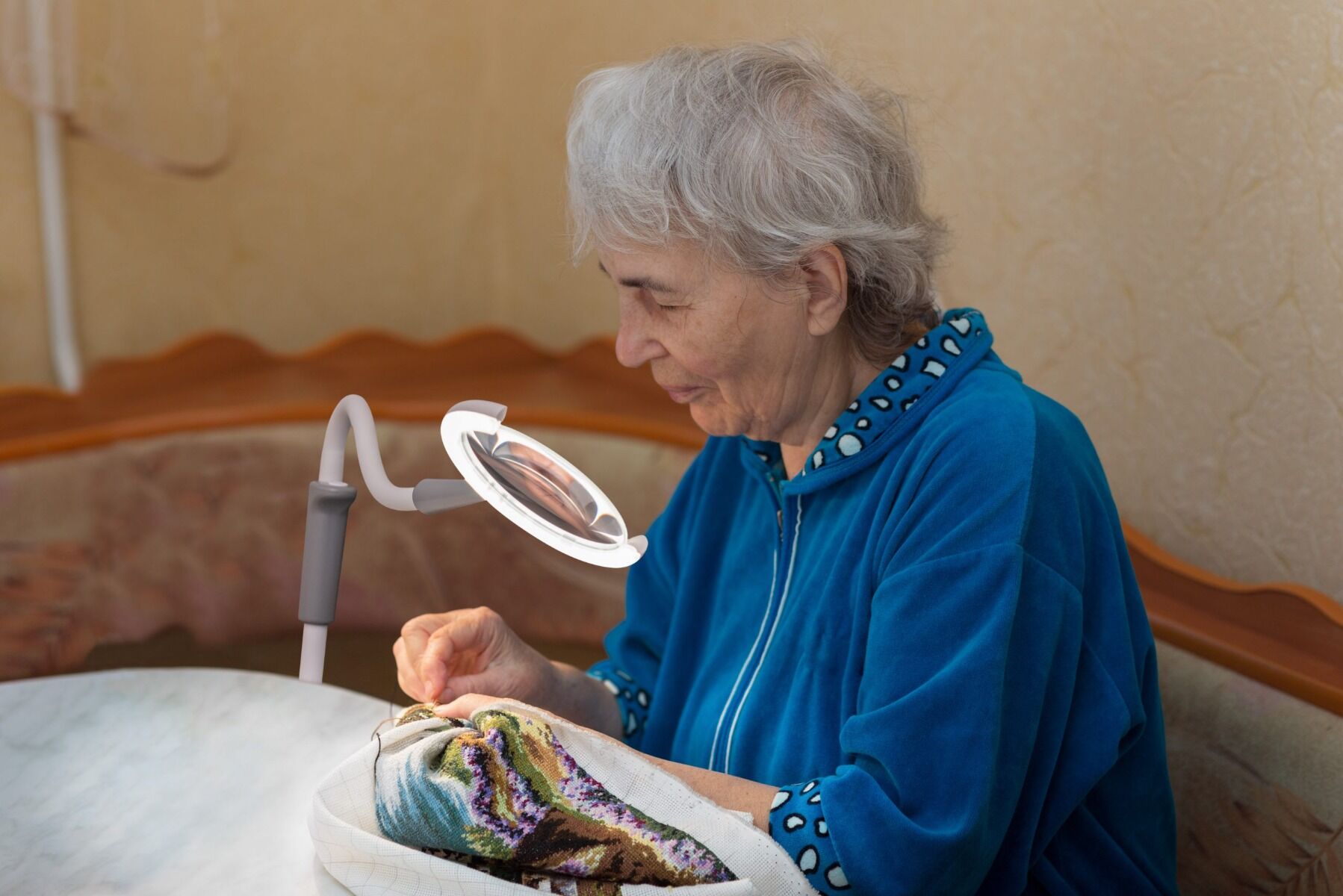 Daylight Magnificent Pro 3-in-1 Magnifying Lamp
