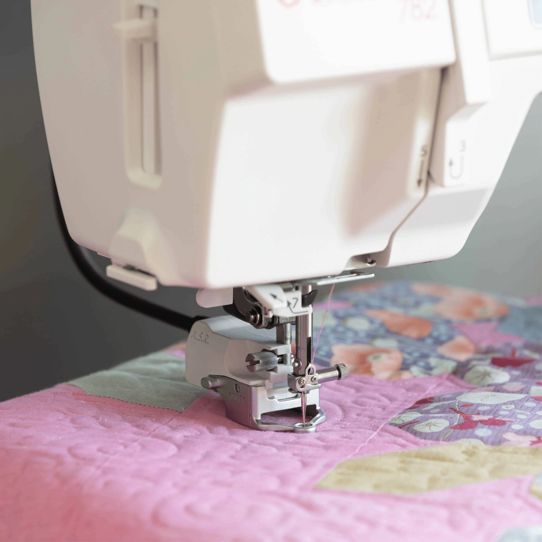 Elna eXcellence 782 Quilting Machine
