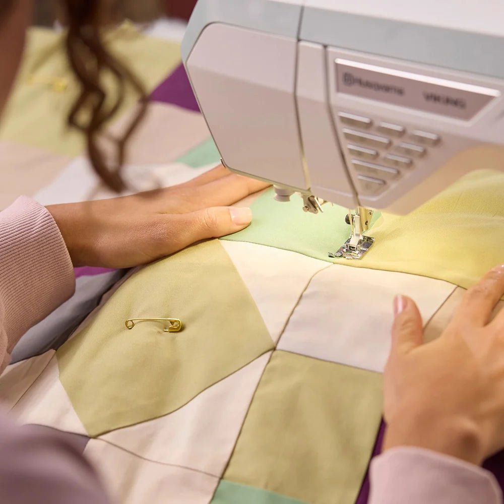 Husqvarna Viking Topaz 55Q Sewing & Quilting Machine