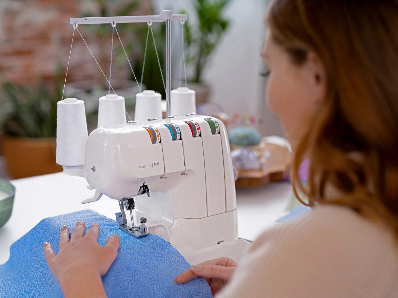 Viking Amber S 100 Serger