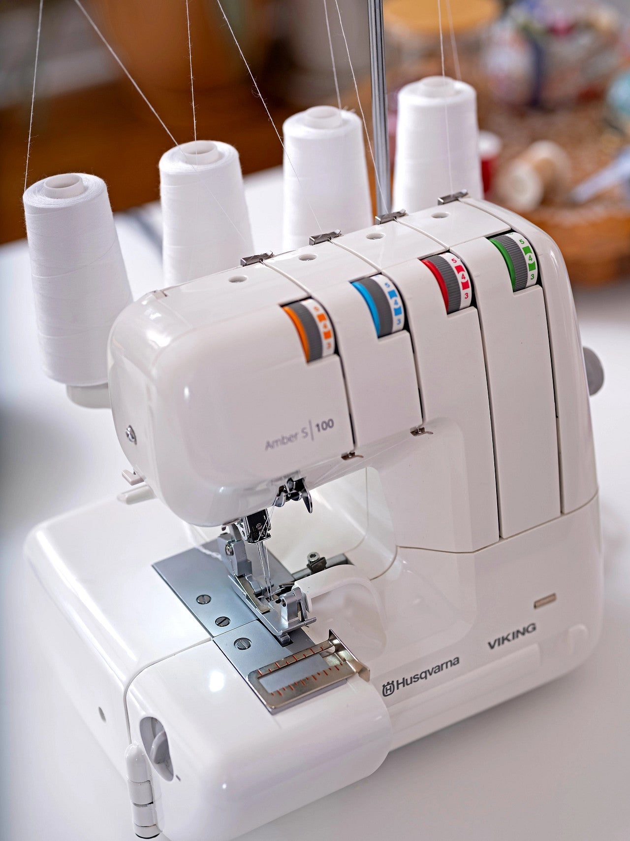 Viking Amber S 100 Serger