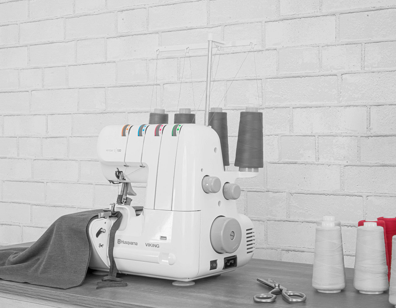 Viking Amber S 100 Serger